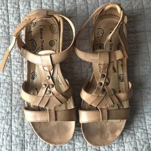 Bare Traps Sandals - tan